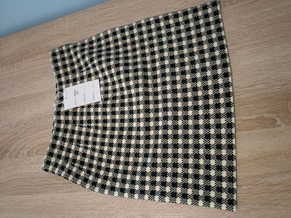 Ciepła krótka spódniczka