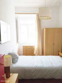 669147 - Quarto 19m2 com cama de solteiro com sala privativa uso...