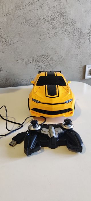 Машинка- робот бамбилбі на керуванні
