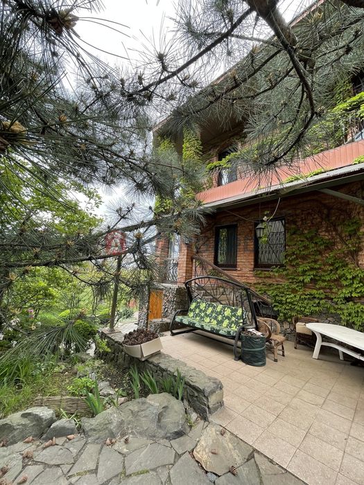 Оренда будинку з хвойним лісом в селі Волоське.