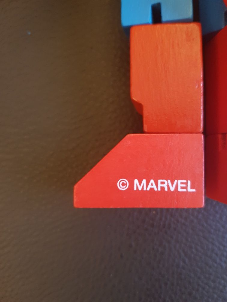 MINISO Дерев'яна фігурка трнформер  Marvel Капітан Америка