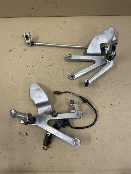 Sety przednie kompletne yamaha r1 rn01 podnóżki dźwignia