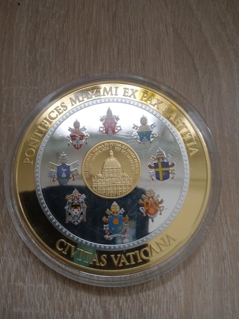 Medal z wizerunkiem Papieża Jana Pawła II.Srednica 7 cm waga 139g.Meda