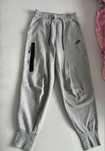 Spodnie nike tech fleece damskie, rozmiar S, używane