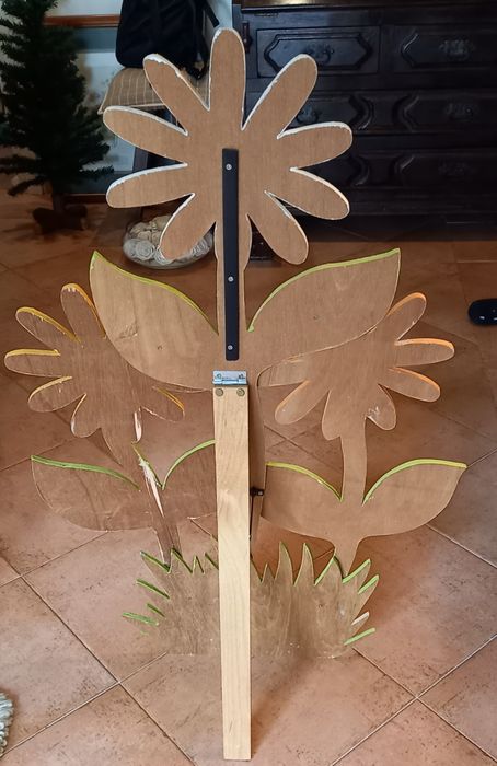 2 Flores Decorativas em Madeira Estimadas Maior 30€ Menor 20€