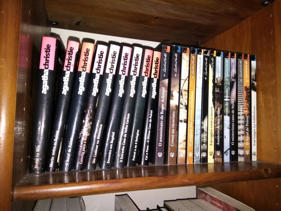 Livros de capa dura de vários géneros