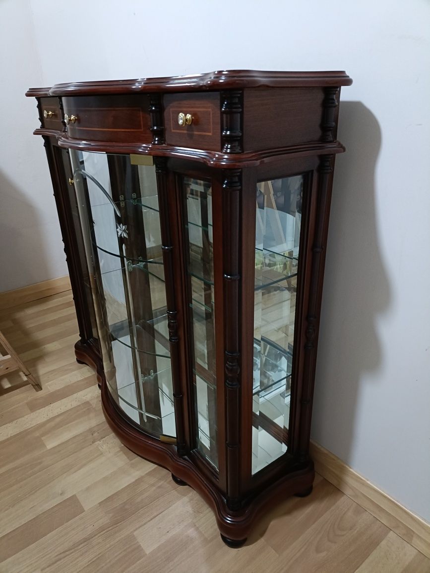 Vitrine em mogno