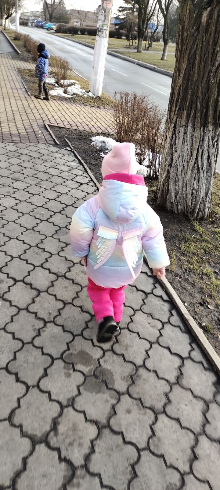 Продам курточку на девочку
