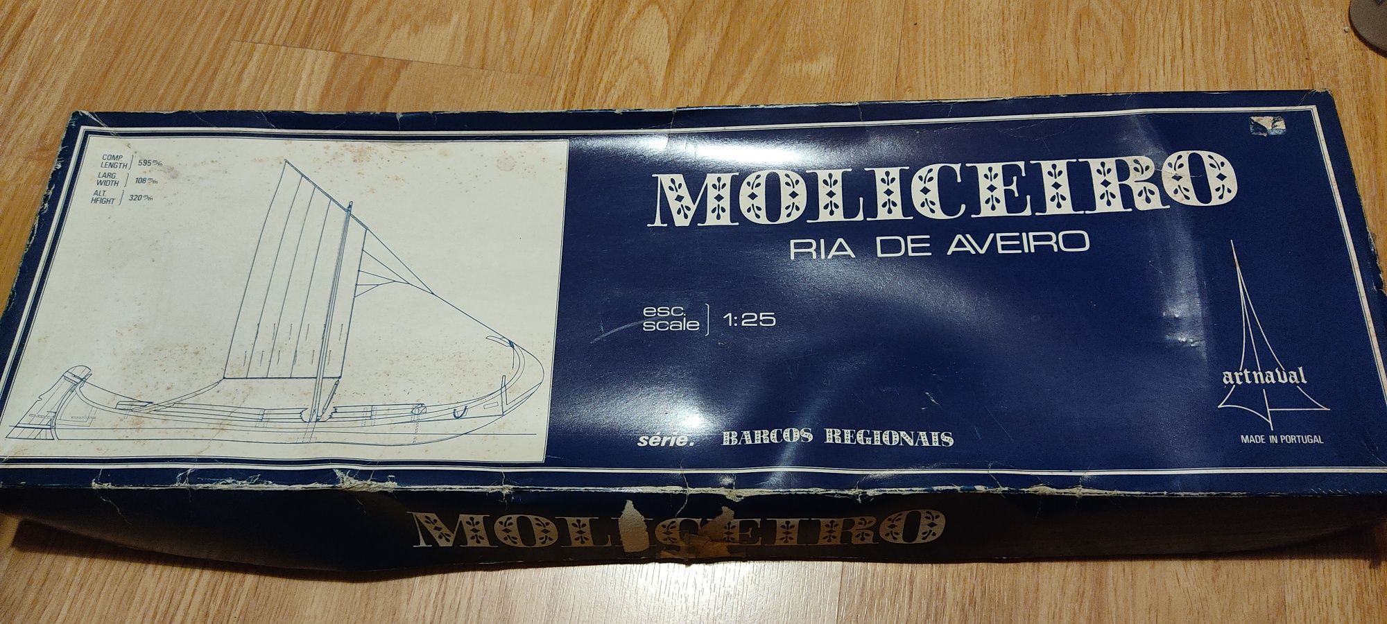 Barco português Moliceiro