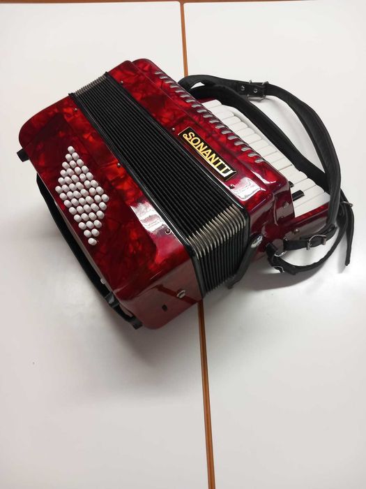 ACORDEÃO SONANTTI (com pouco uso)