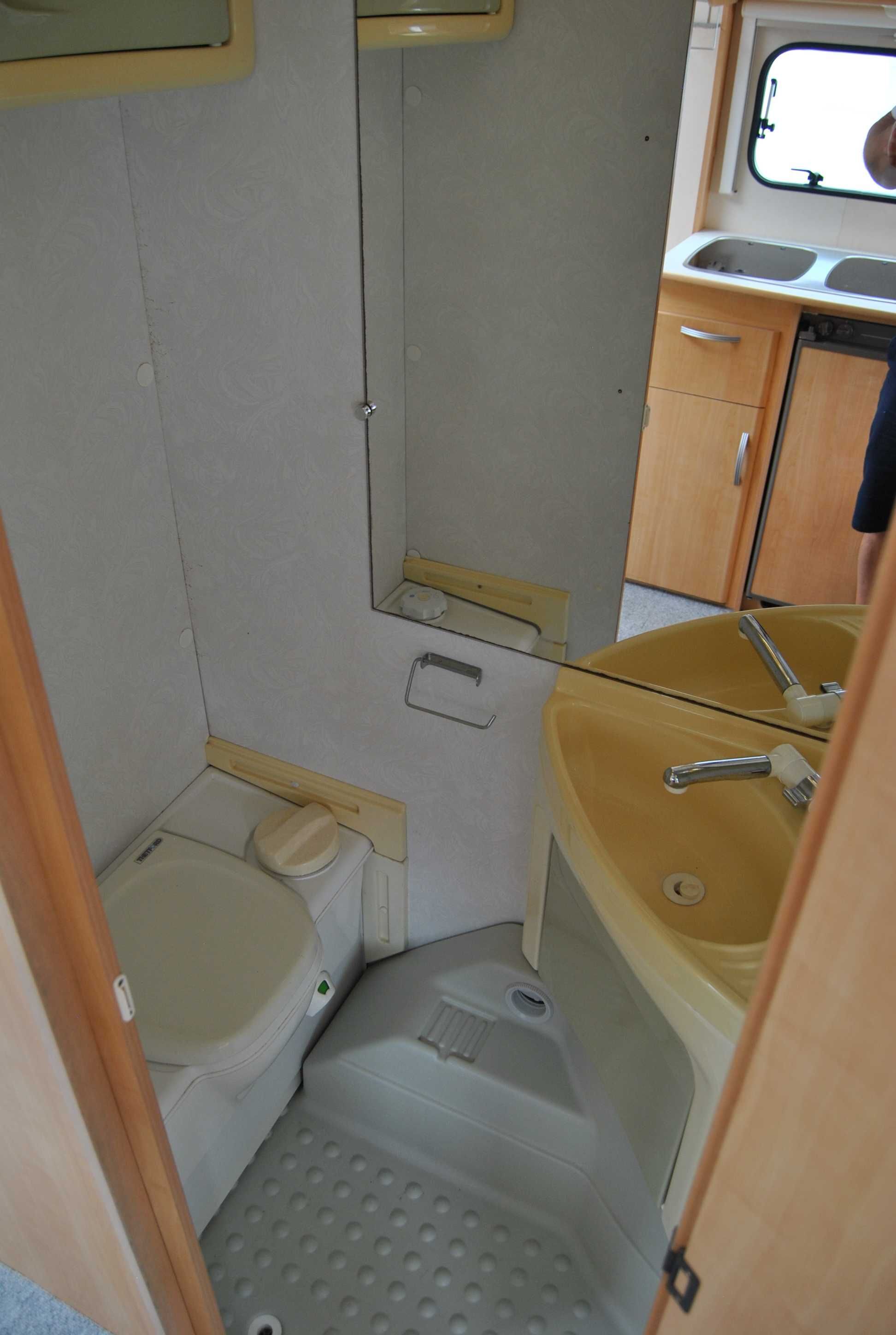 STERCKEMAN Przestronna!  Pojedyncze łóżka! WC! DMC1300kg Transport