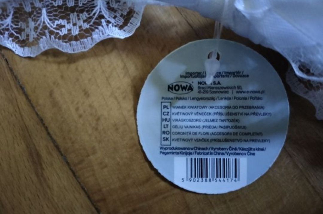 Biały wianuszek, wianek, przepaska na komunie, itp. - róże z koronką
