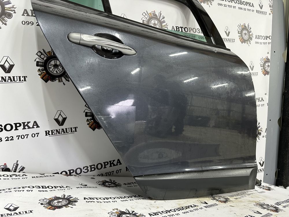 Двері задні праві Renault Megane 3 хечбек