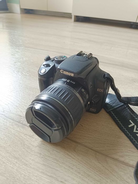 Aparat Canon 126071 z obiektywem EFS 18-55 mm