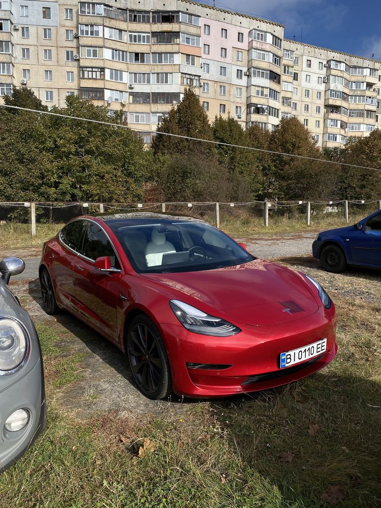 Європа. Tesla Model 3 Performance