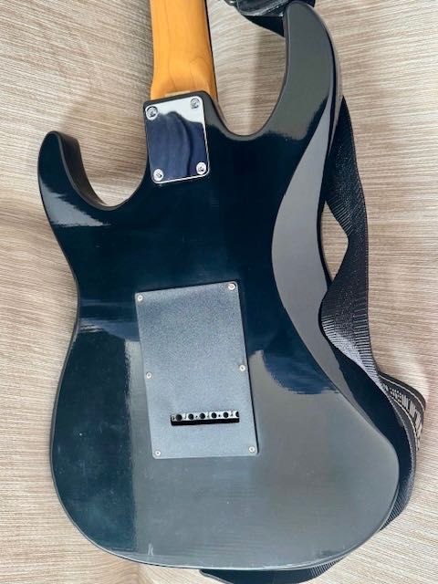 Kit Guitarra Eléctrica Ibanez + amplificador