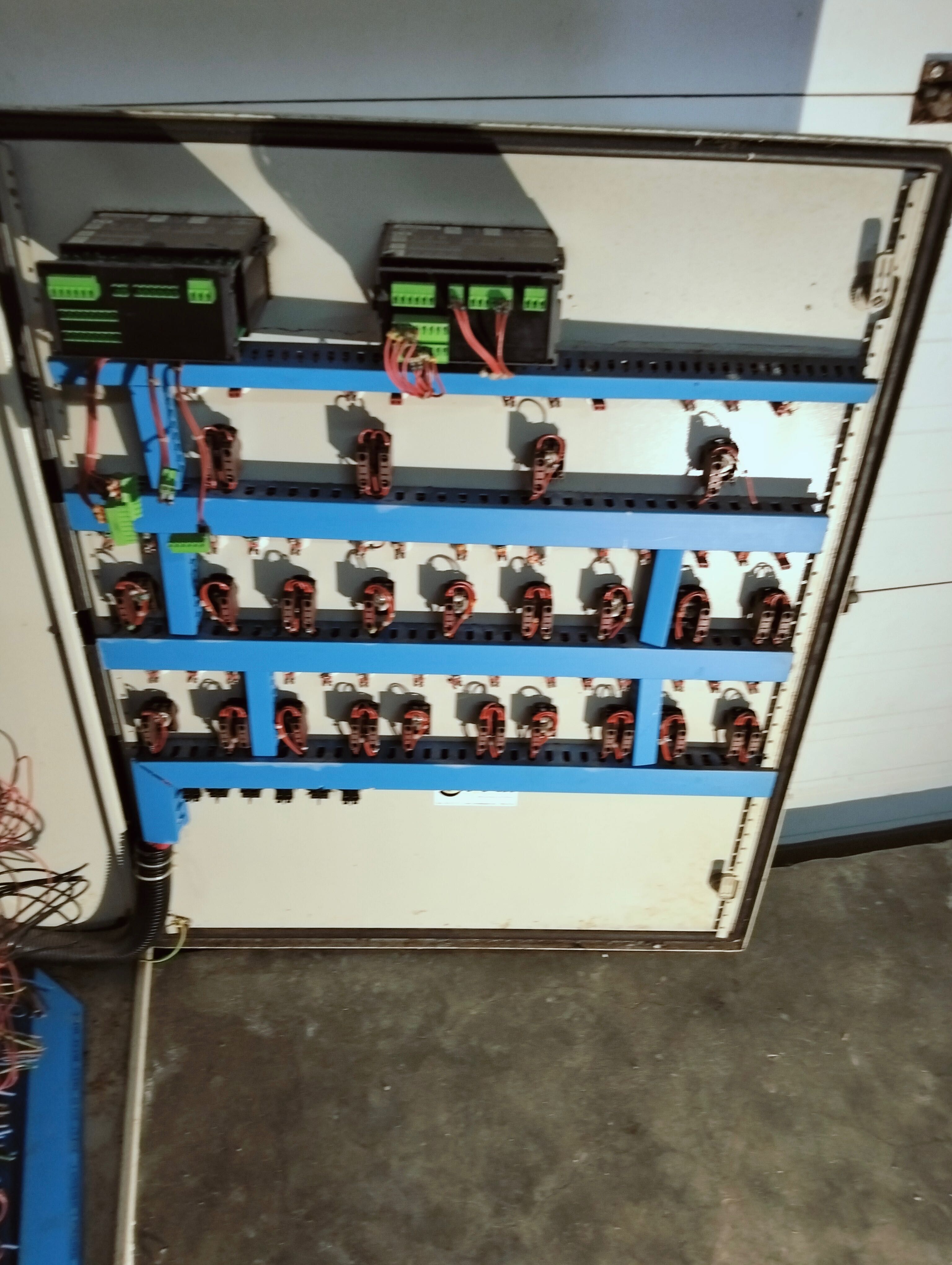 Quadro ELECTRICO INDUSTRIAL (con. disjuntores)
