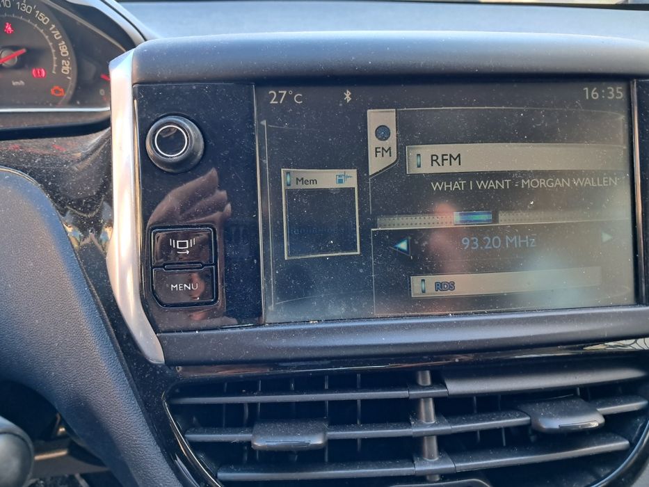 Peugeot 208 muito bom estato.