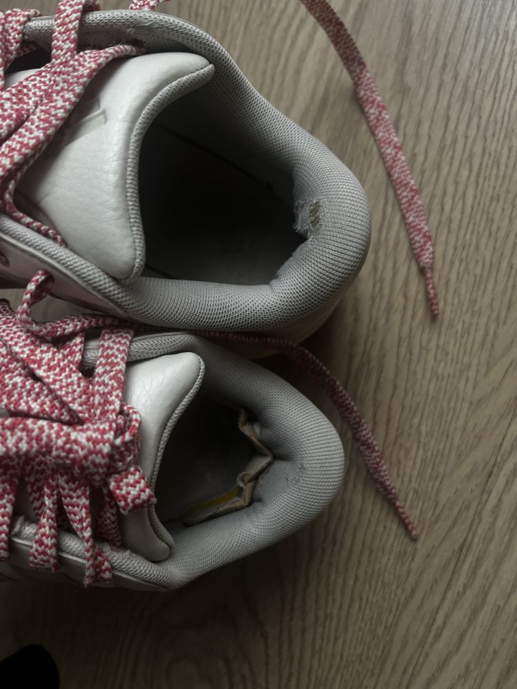 Жіночі кросівки adidas