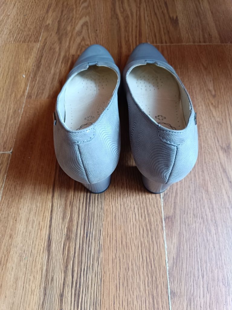 Buty na obcasie rozmiar 36