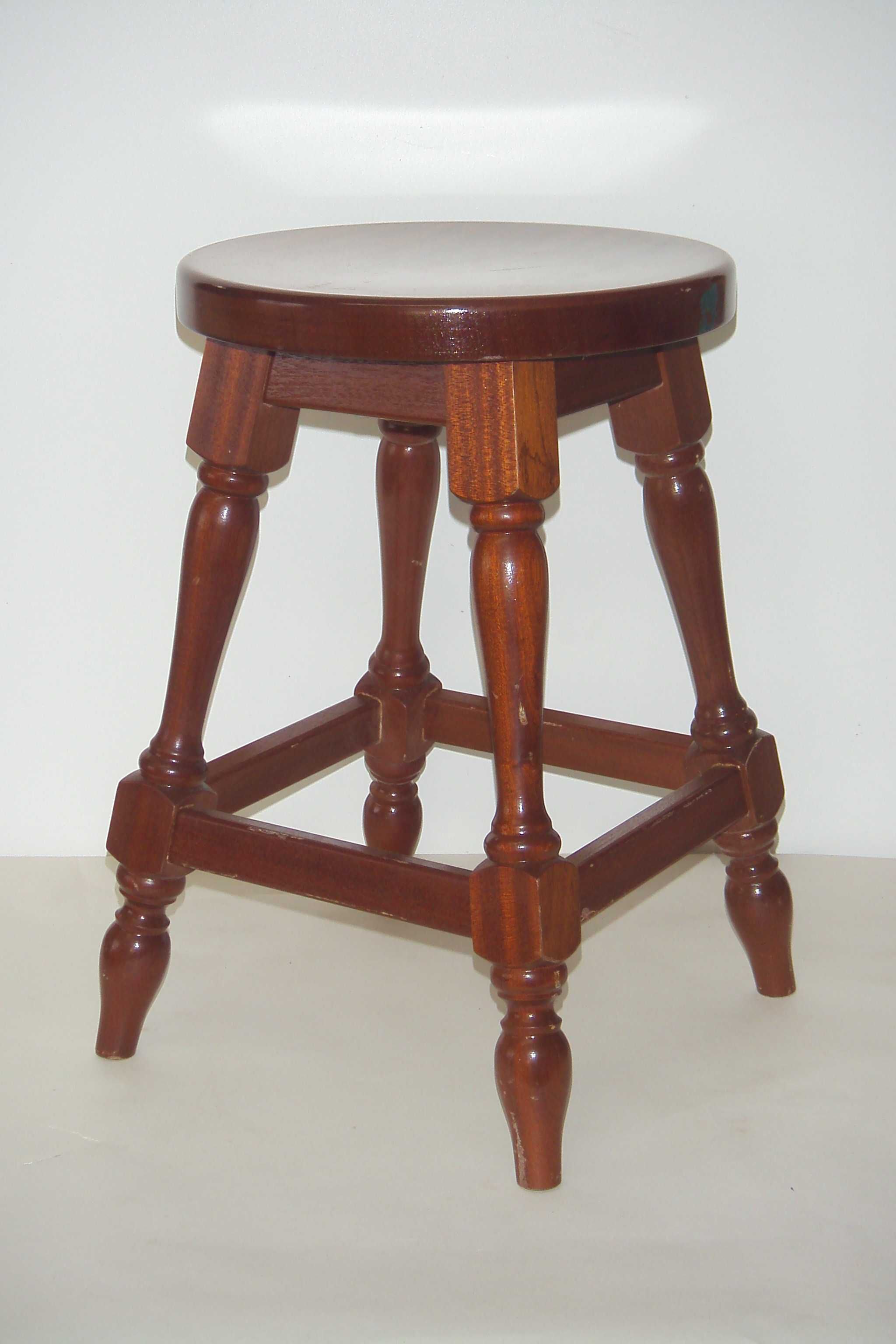 Mesa pequena 70 x 70 maciça