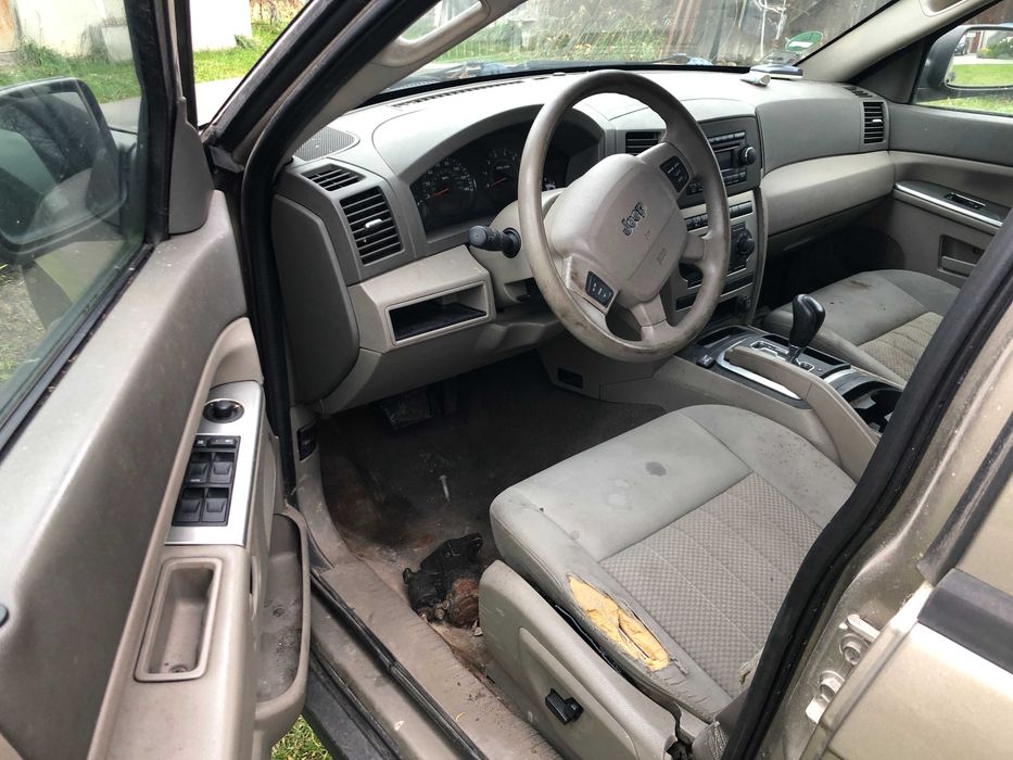 Jeep Grand Cherokee 4x4 LAREDO 2006r. 3.7 V6 Pb + LPG - uszkodzony