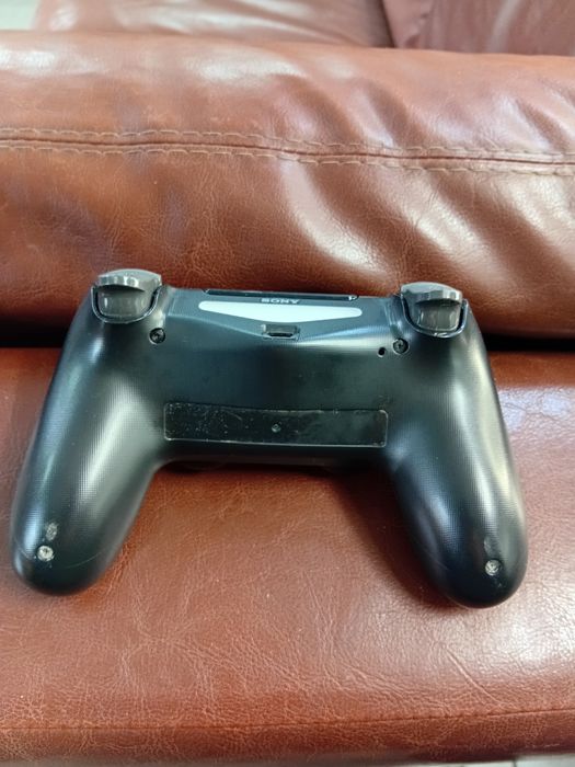 Sony DualShock 4 для PlayStation 4.