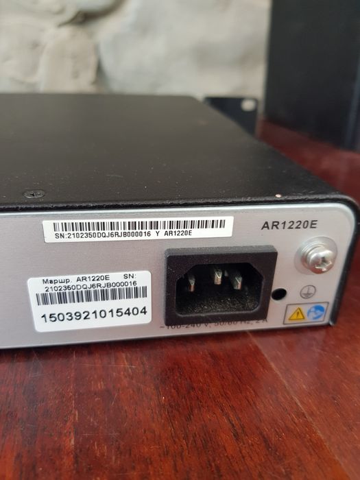 Продам Маршрутизатор HUAWEI AR1220E 
КОД ТОВАРУ: U0421217 маршрутизато