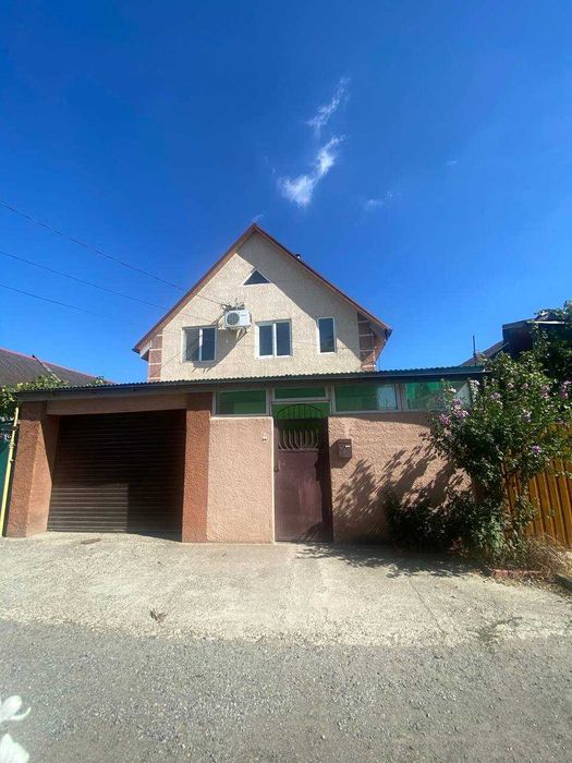 Продам просторий 2-поверховий будинок ! вул.Грузинська