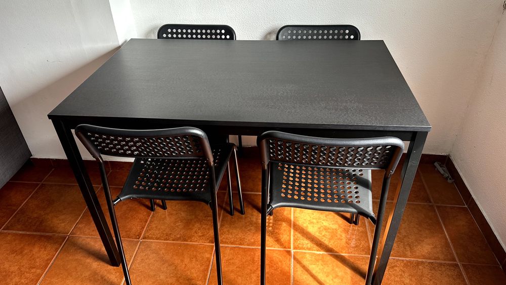 Dining table with 4 seater