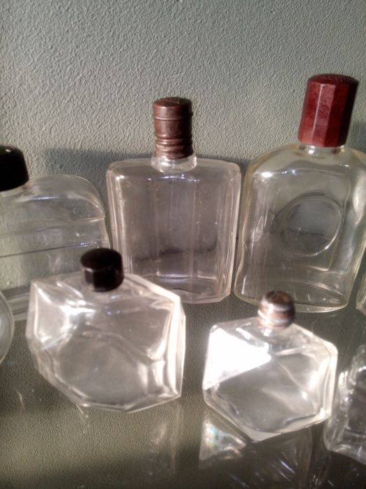 Stare buteleczki po perfumach-lata 20-30.