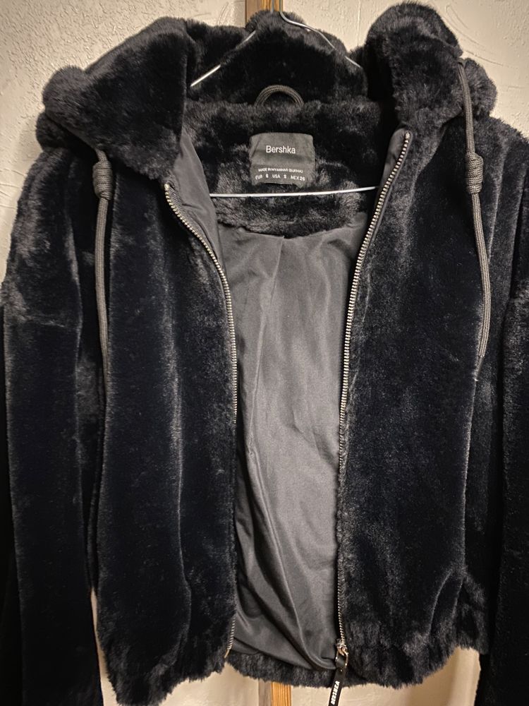 Bershka futerko czarne krótkie S kurtka