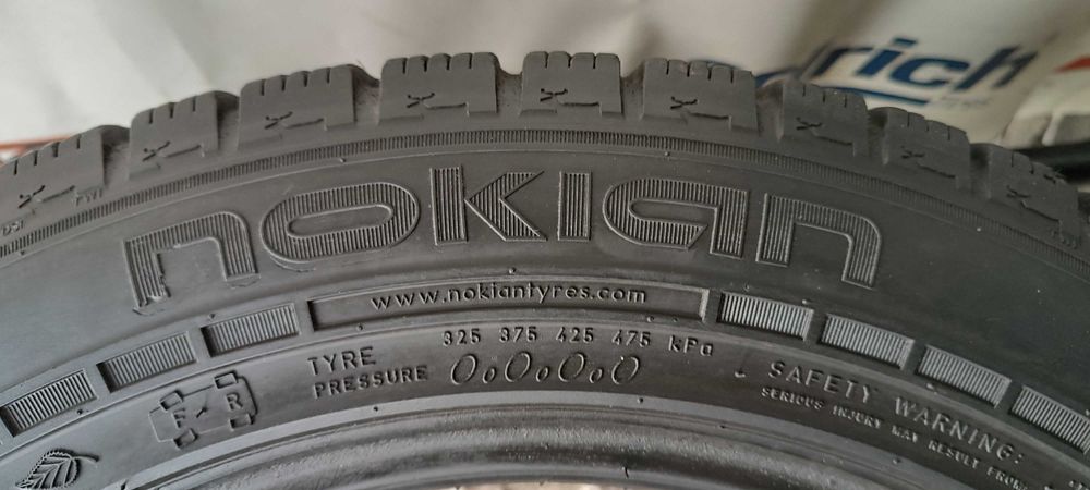 Зимові шини 215/60 R17C Nokian wr c van 7.6mm