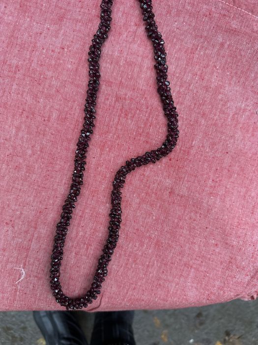 Поодам гранатовые бусы