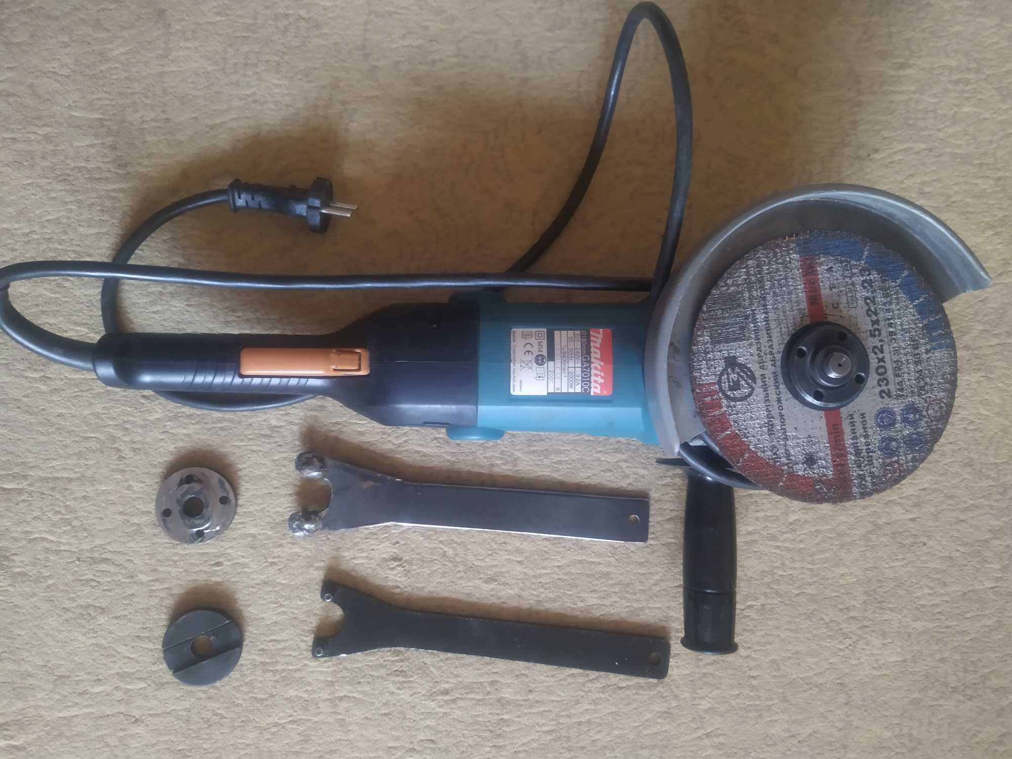 Болгарка Makita GA7010C