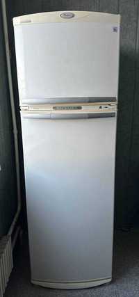 Продам холодильник двухкамерный Whirlpool  No Frost идеальное состояни