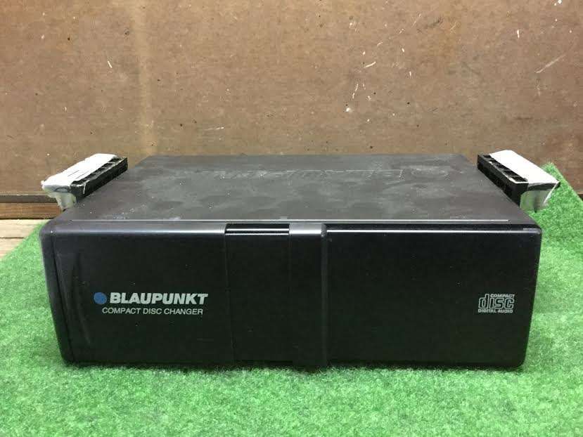CD changer “Blaupunkt” CDC-A071 - 10 CDs - Instalação na bagageira.