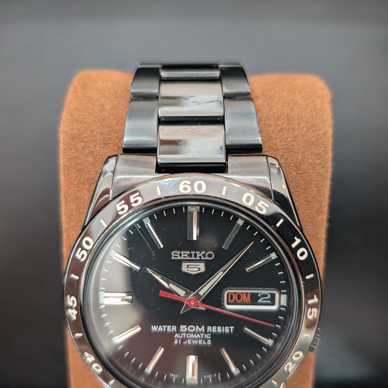 Seiko 5 SNKE03K1 Automático Preto