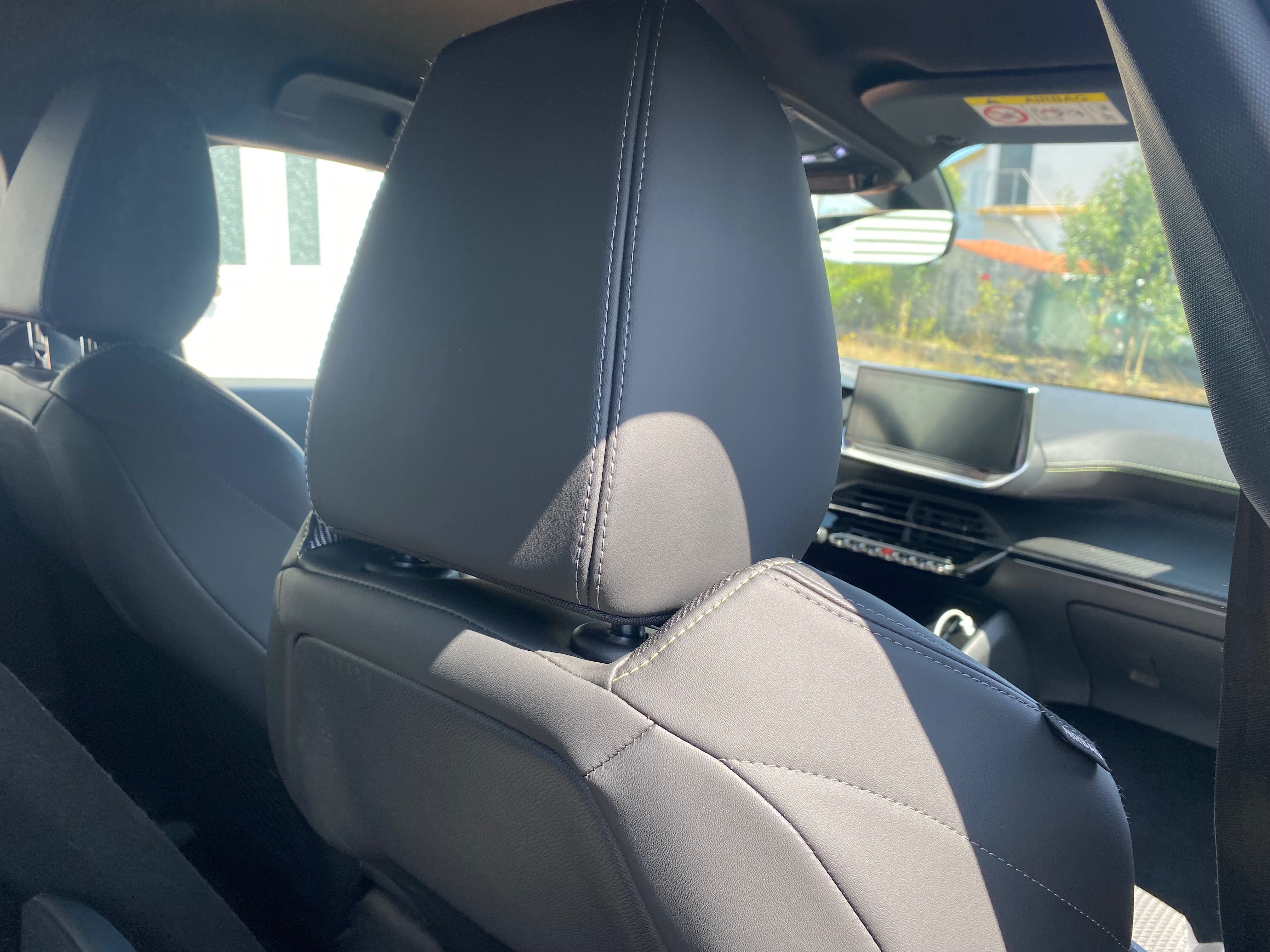 Peugeot 2008 GT 130cv - Oferta 4 rodas e pneu extra Michelin
