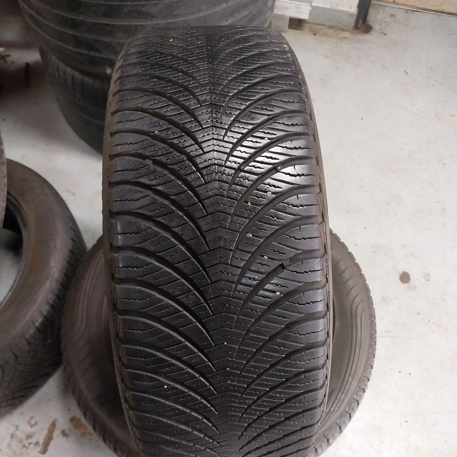 Opony Całoroczne Goodyear 225/55R17 97V
