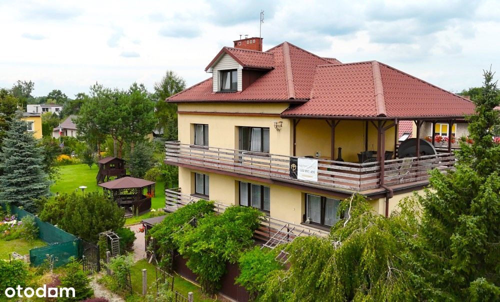 Przestronny dom na pięknej działce, Białogon