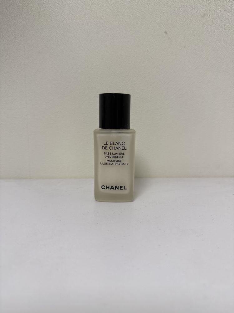 Chanel Le Blanc освітлюваюча основа