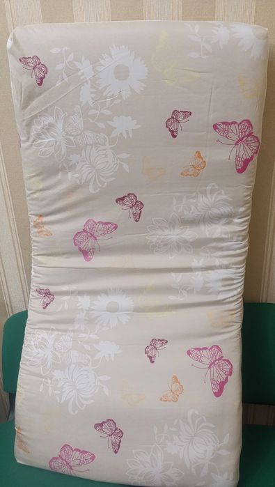 Дитяче ліжечко з матрасом