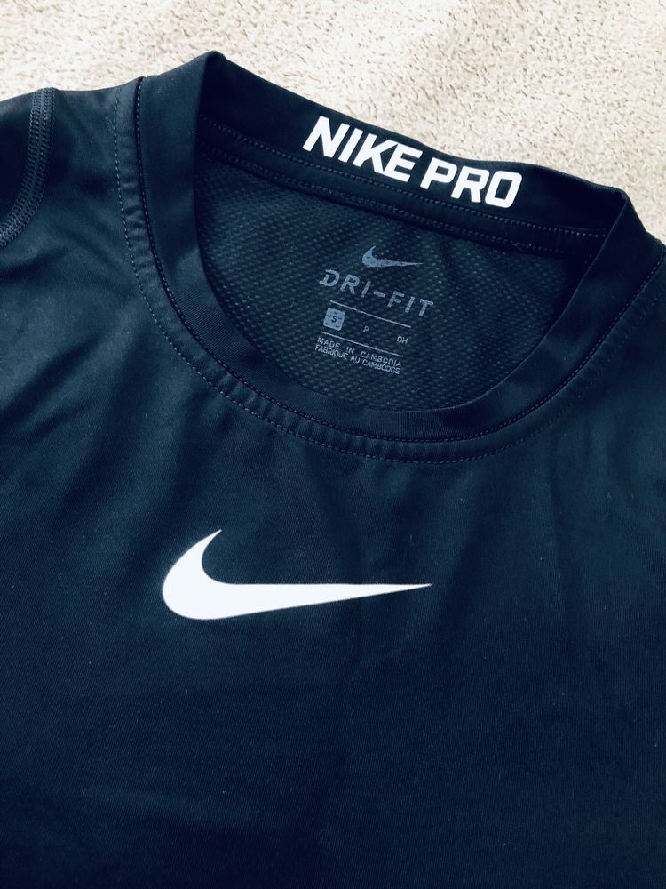 Тренувальна футболка Nike Pro