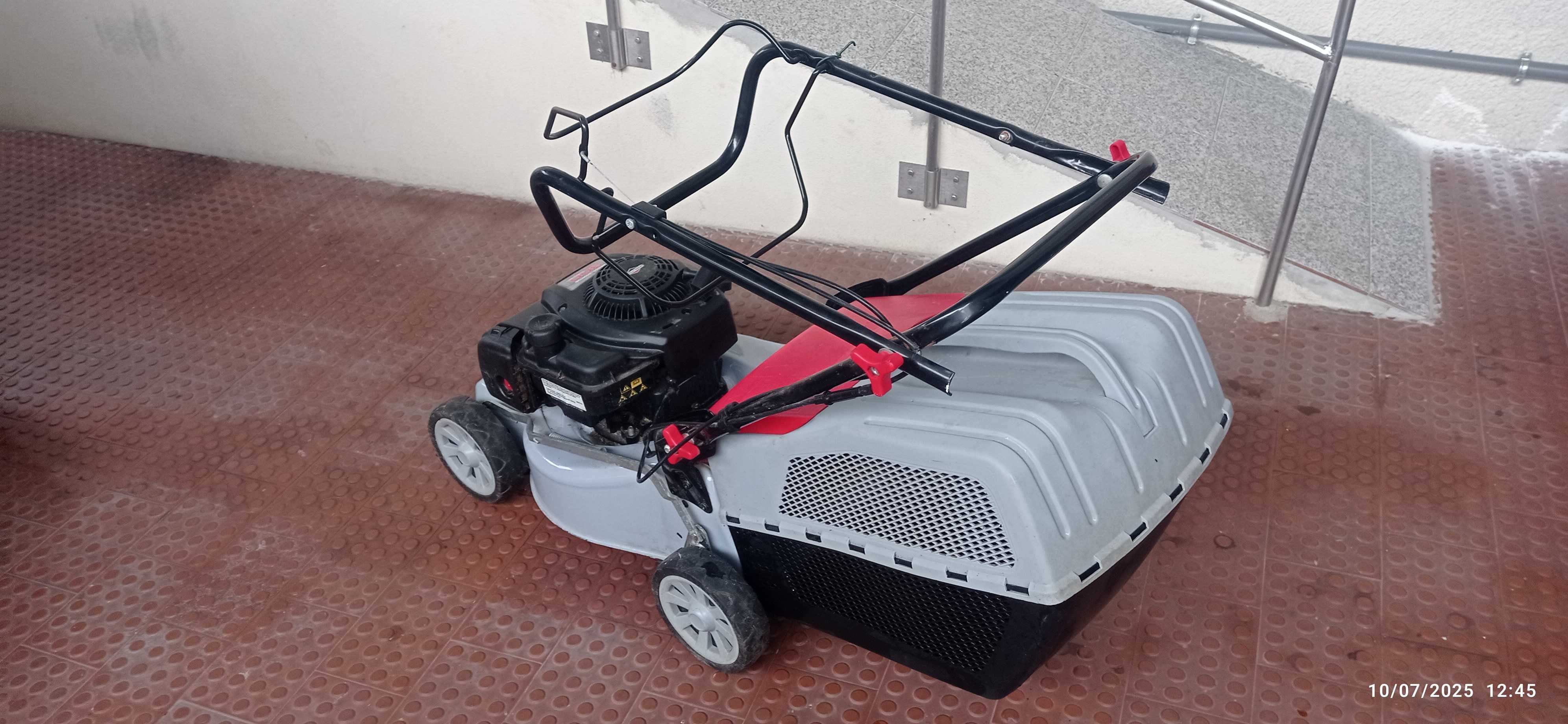 Máquina para cortar Relva