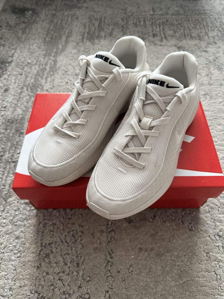 Кросівки чоловічі Nike Uplift Sc бежеві 43 р.