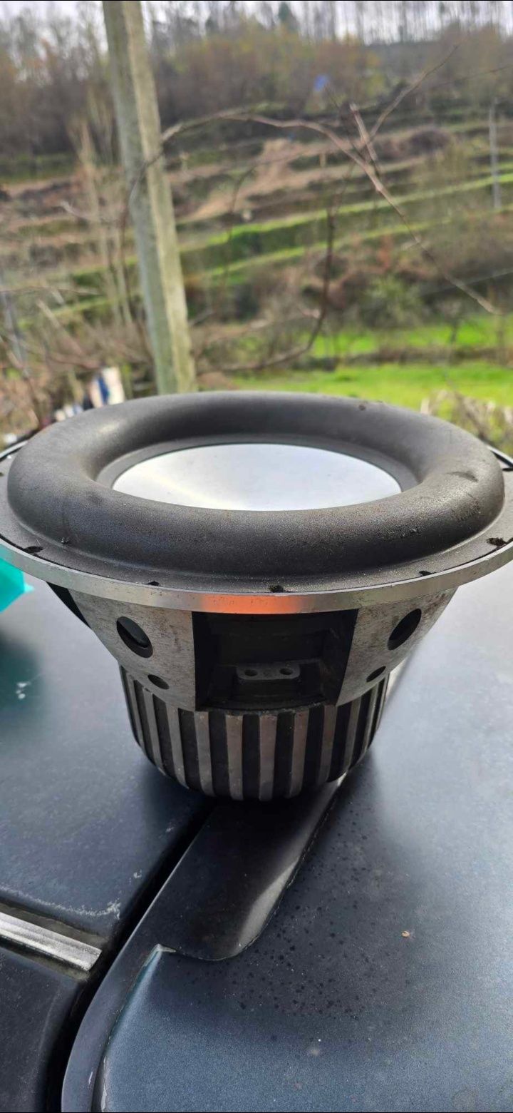 Subwoofer e amplificador