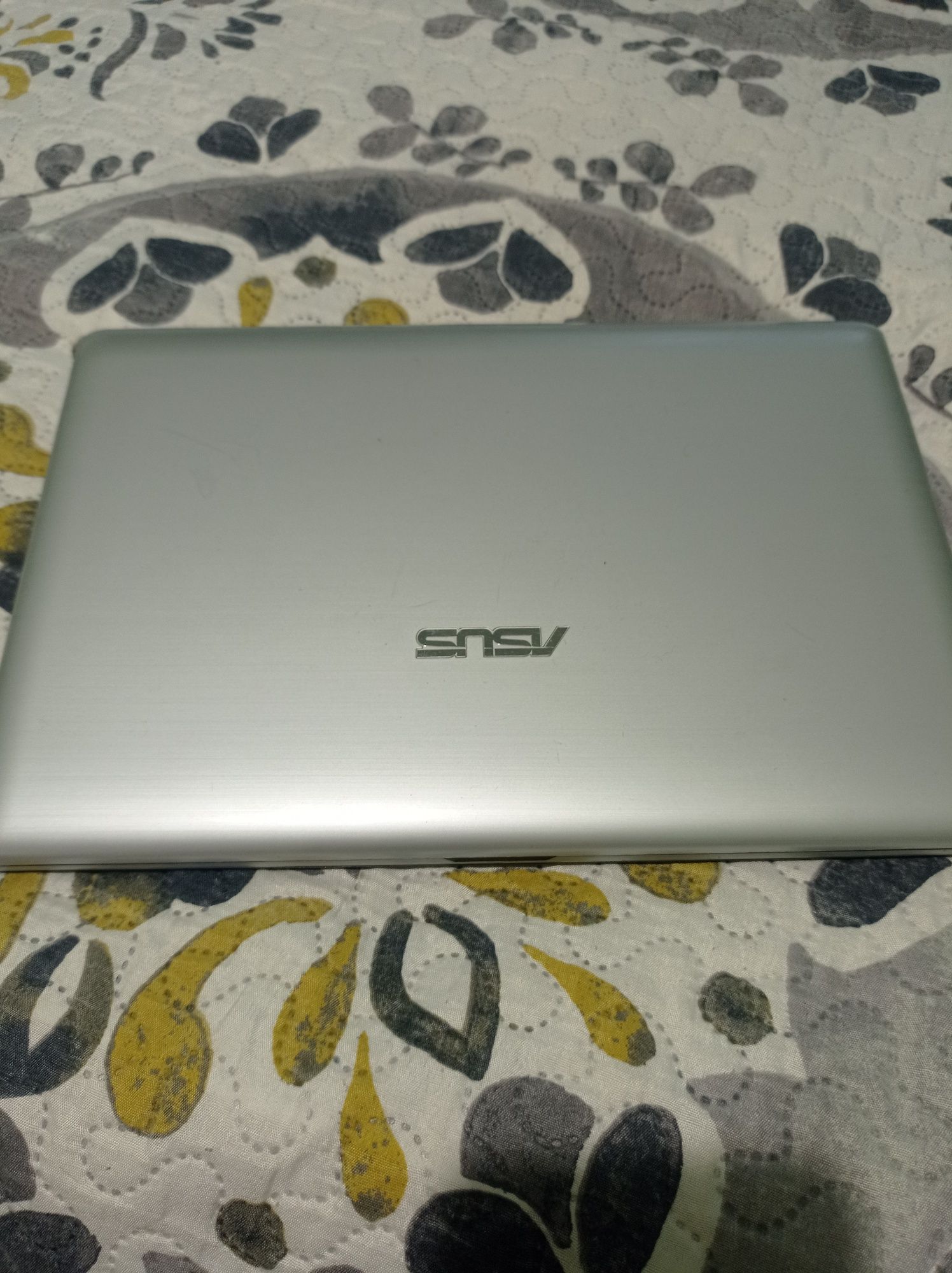 Ноутбук asus1215b