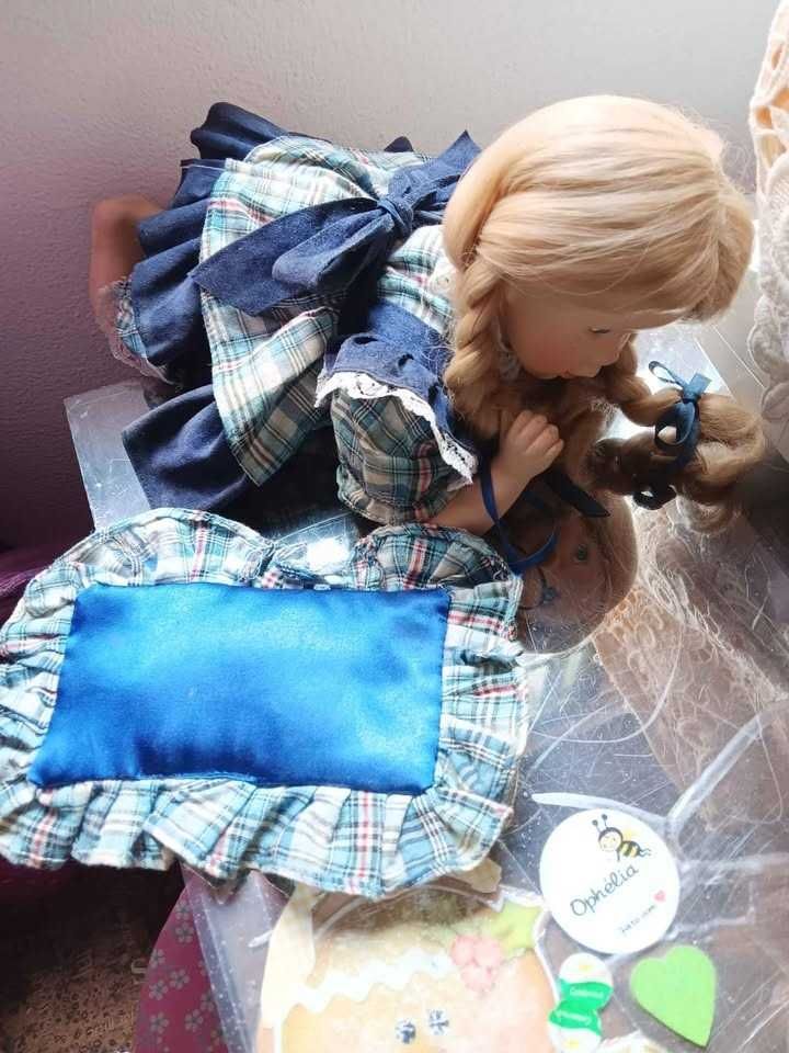 Boneca de porcelana menina deitada 30cm