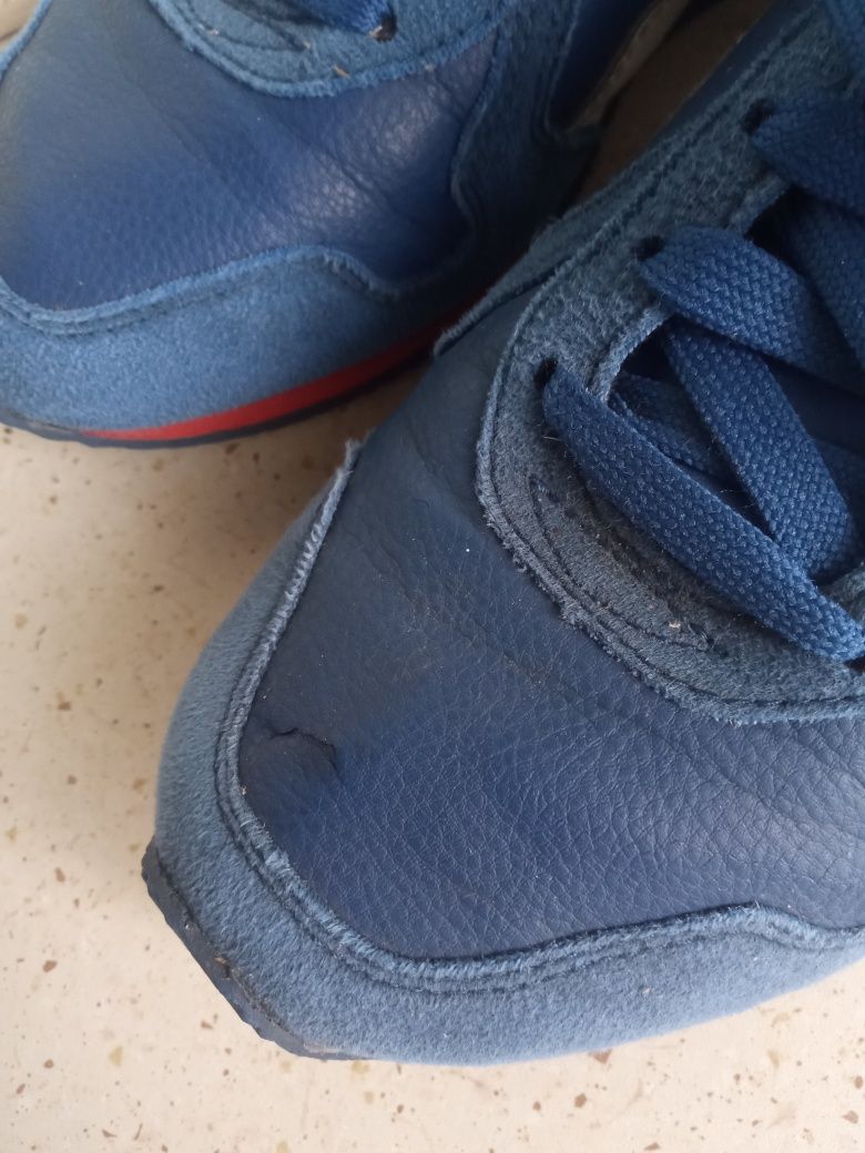 Buty sportowe puma używane uszkodzone rozmiar 38,5 długość wkładki 245